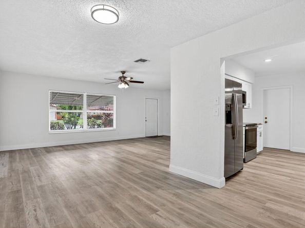 7003 NW 92nd Avenue, Tamarac FL 33321