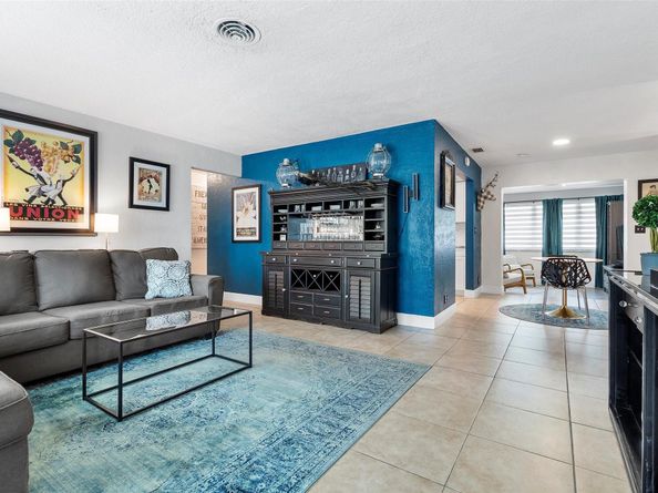 2017 NW 10th Ave, Fort Lauderdale FL 33311