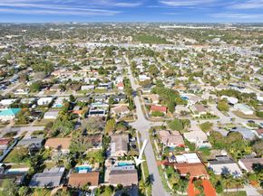 1301 SE 2nd Ter, Deerfield Beach FL 33441