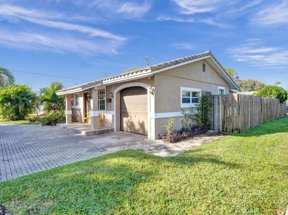 1301 SE 2nd Ter, Deerfield Beach FL 33441