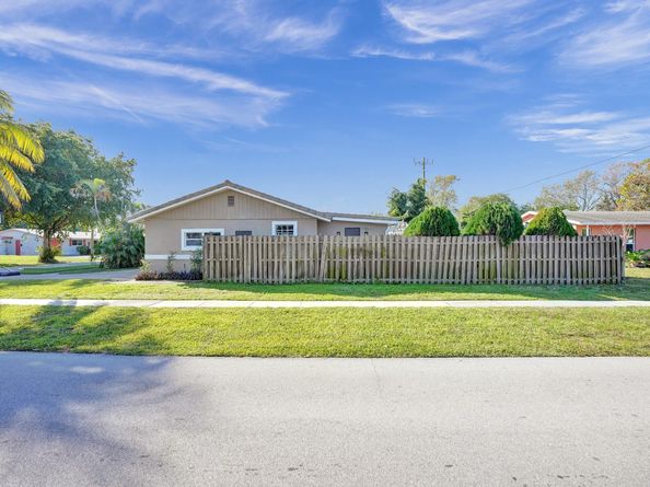 1301 SE 2nd Ter, Deerfield Beach FL 33441