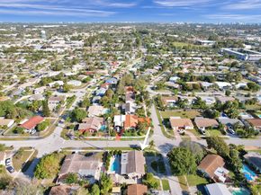 1301 SE 2nd Ter, Deerfield Beach FL 33441