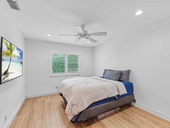 1123 NW 195th Ave, Pembroke Pines FL 33029