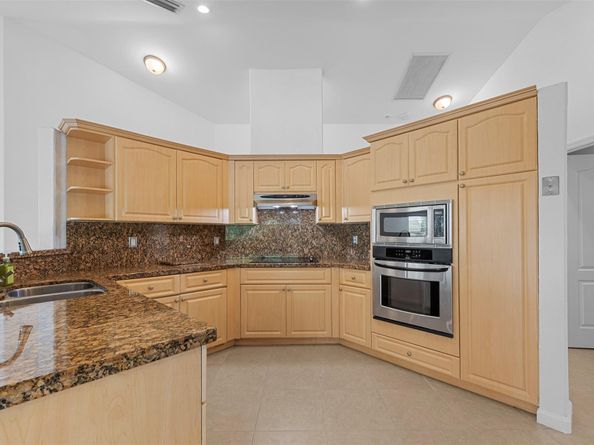 1123 NW 195th Ave, Pembroke Pines FL 33029