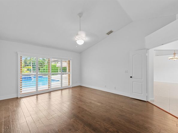 1123 NW 195th Ave, Pembroke Pines FL 33029