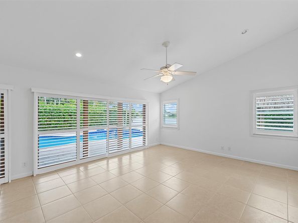1123 NW 195th Ave, Pembroke Pines FL 33029
