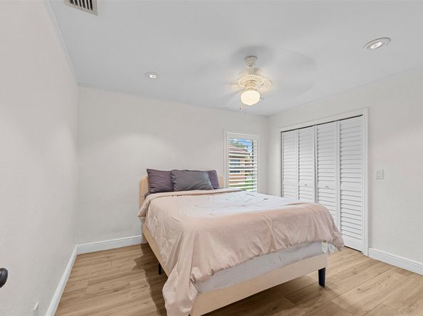 1123 NW 195th Ave, Pembroke Pines FL 33029