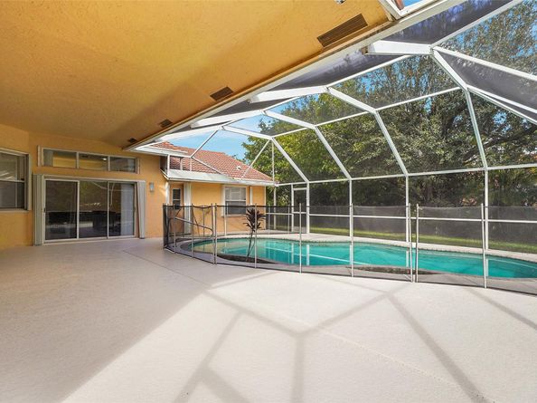 5743 NW 100th Way, Coral Springs FL 33076