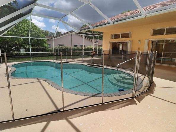 5743 NW 100th Way, Coral Springs FL 33076
