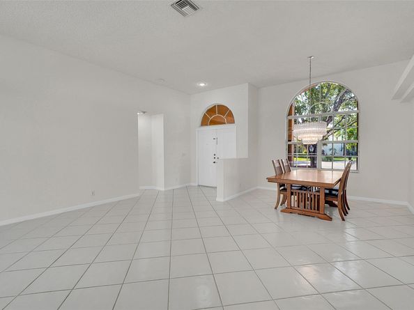 5743 NW 100th Way, Coral Springs FL 33076