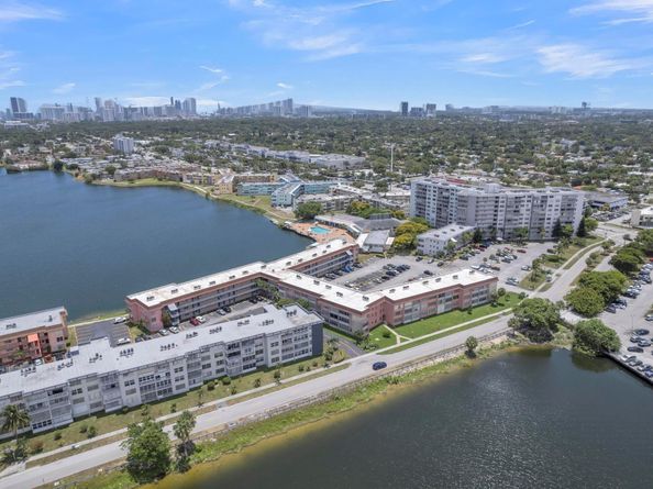 18707 NE 14th Ave 638, Miami FL 33179