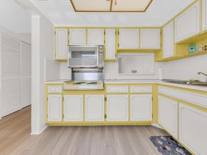 18707 NE 14th Ave 638, Miami FL 33179