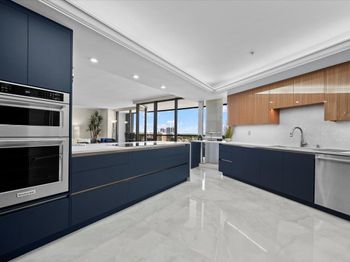 100 Lakeshore Drive