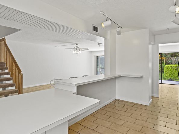 9713 N New River Canal Road 304, Plantation FL 33324