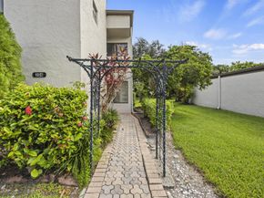 9713 N New River Canal Road 304, Plantation FL 33324