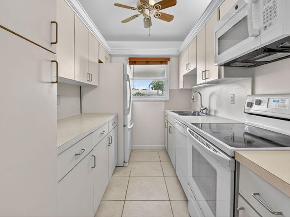 930 South Drive B, Delray Beach FL 33445