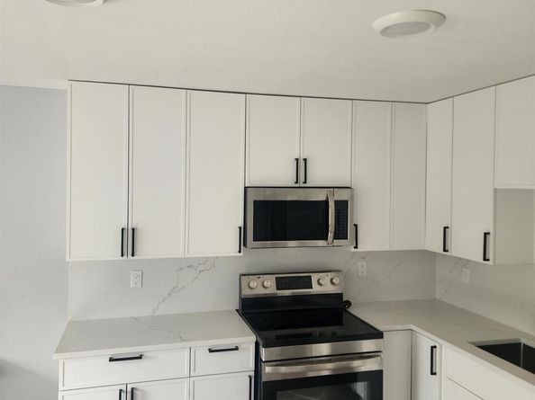 Undisclosed Address #FX-10520094, North Lauderdale FL 33068