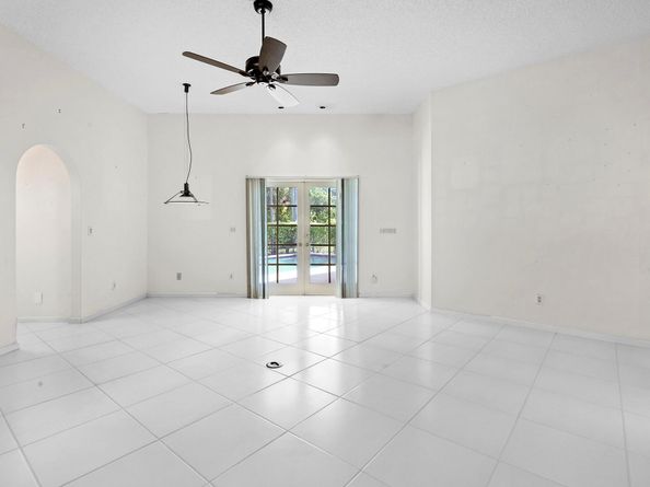 9342 NW 10th St, Plantation FL 33322