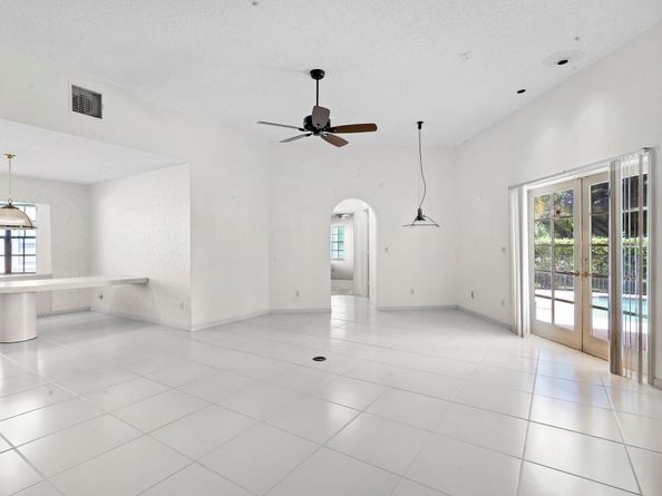 9342 NW 10th St, Plantation FL 33322