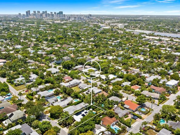 1637 NE 17th Way, Fort Lauderdale FL 33305
