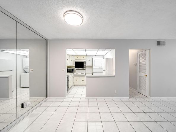 150 Cypress Club Dr 528, Pompano Beach FL 33060