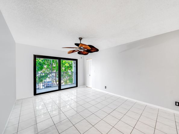 150 Cypress Club Dr 528, Pompano Beach FL 33060