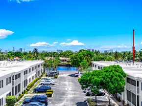 150 Cypress Club Dr 528, Pompano Beach FL 33060