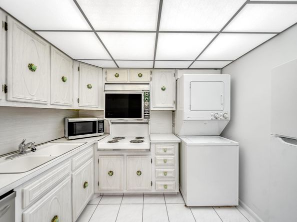 150 Cypress Club Dr 528, Pompano Beach FL 33060