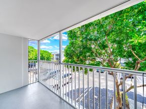 150 Cypress Club Dr 528, Pompano Beach FL 33060