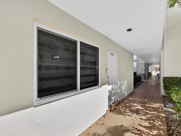 144 Dorchester G, West Palm Beach FL 33417