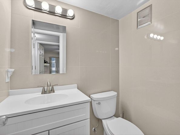 144 Dorchester G, West Palm Beach FL 33417