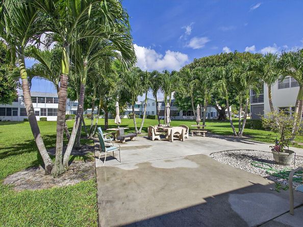 144 Dorchester G, West Palm Beach FL 33417