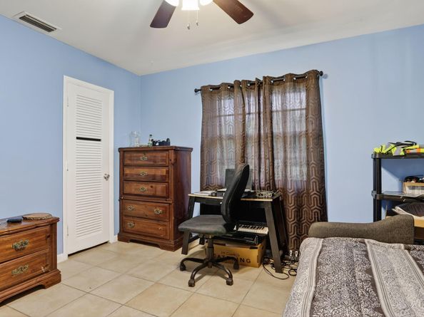 Undisclosed Address #FX-10523357, Coral Springs FL 33065