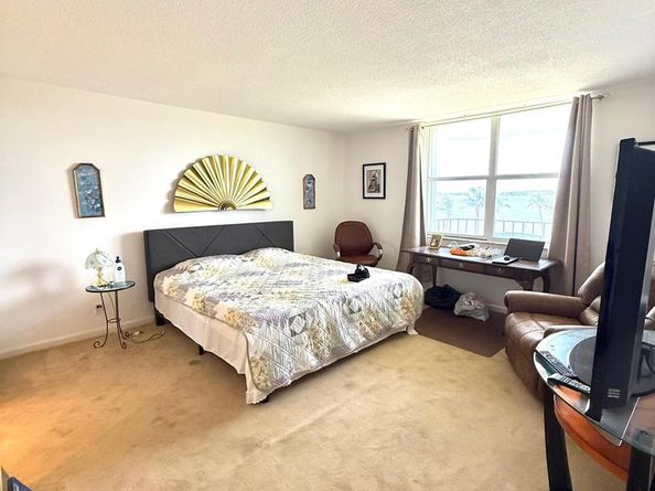 801 Lake Shore 411 Drive 411, Lake Park FL 33403