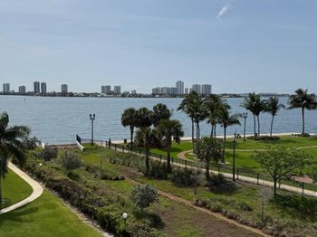 801 Lake Shore 411 Drive