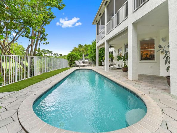 2256 Ridgewood Court, Royal Palm Beach FL 33411