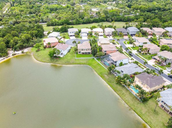 2256 Ridgewood Court, Royal Palm Beach FL 33411