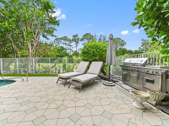 2256 Ridgewood Court, Royal Palm Beach FL 33411