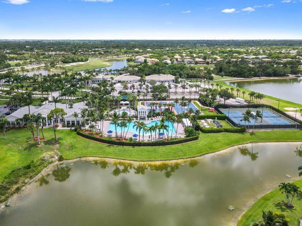 2256 Ridgewood Court, Royal Palm Beach FL 33411