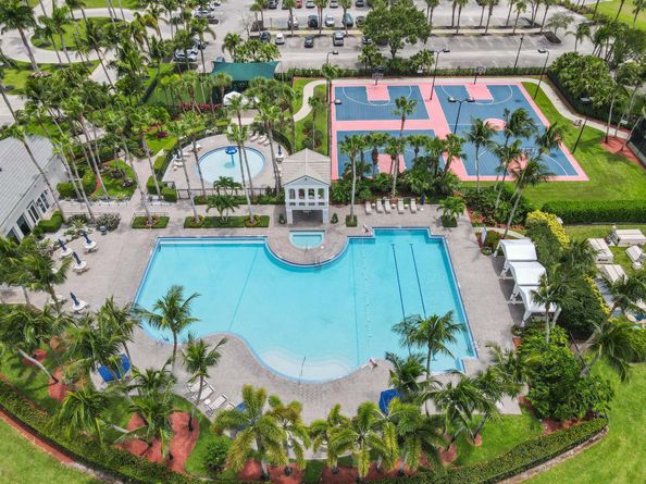 2256 Ridgewood Court, Royal Palm Beach FL 33411