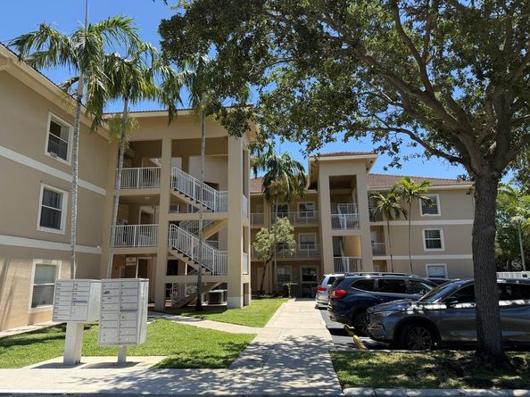 2941 Riverside Dr 303, Coral Springs FL 33065