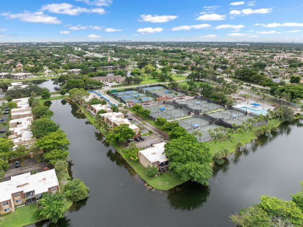 3561 Nw 95th Terrace 423, Sunrise FL 33351