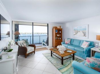 132 Lakeshore 617 Drive E