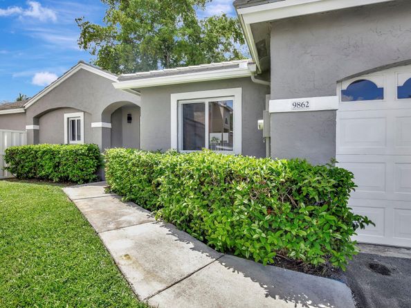 9862 NW 2nd St, Plantation FL 33324