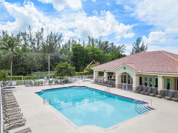 1367 SW 48th Ter, Deerfield Beach FL 33442