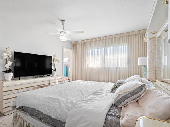 2852 W Crosley Drive W B, West Palm Beach FL 33415