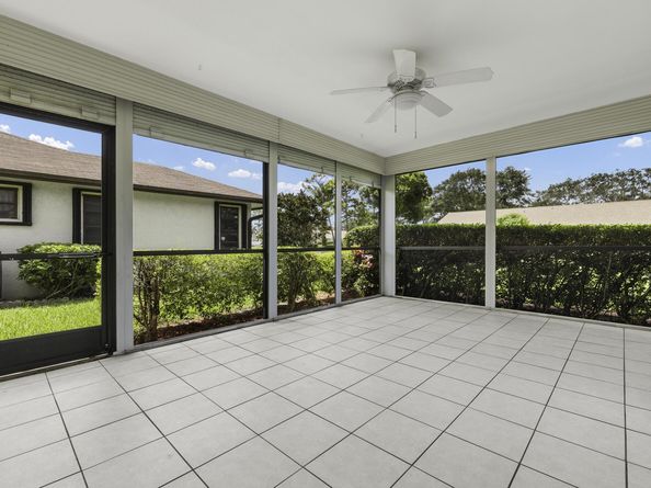 6370 Lakemont Circle, Greenacres FL 33463
