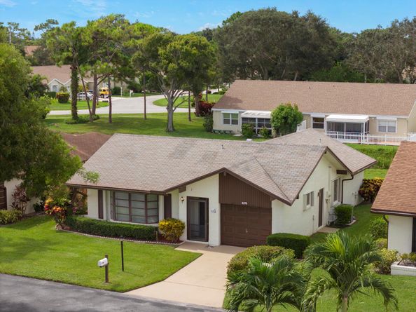 6370 Lakemont Circle, Greenacres FL 33463