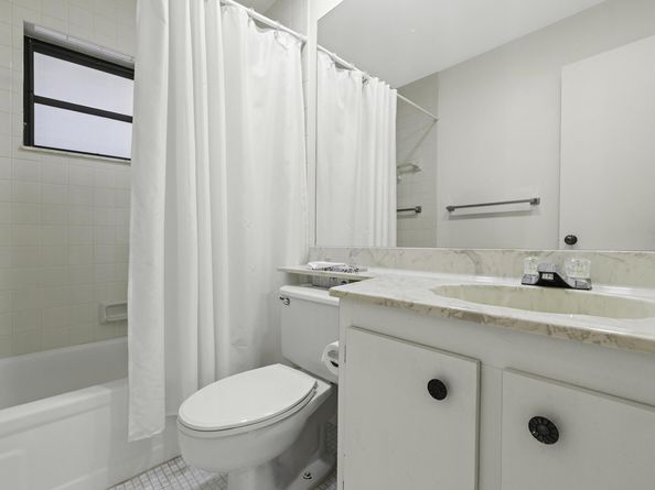6370 Lakemont Circle, Greenacres FL 33463