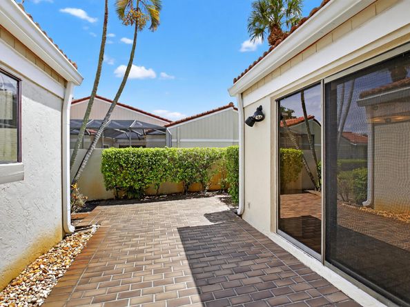 37 Glens Drive W, Boynton Beach FL 33436